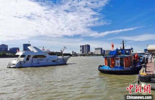 上海海事部门强化水污染防治 助力浦江游览升级